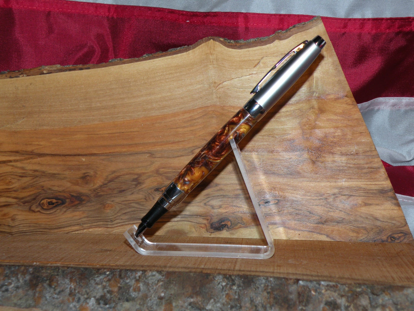 Pressimo Fountain pen in molten lava acrylic