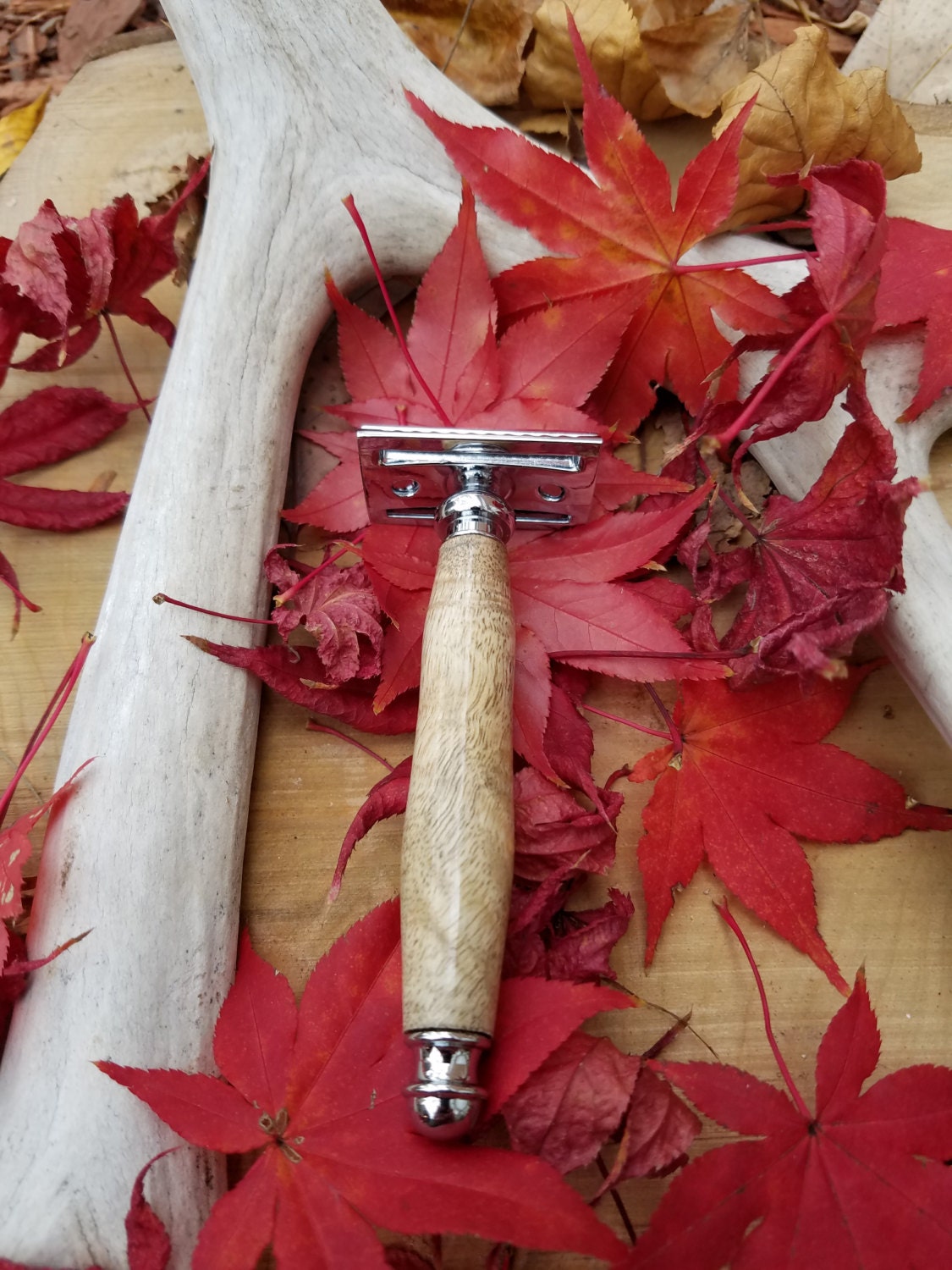 Artisan classic double edge razor made from myrtlewood