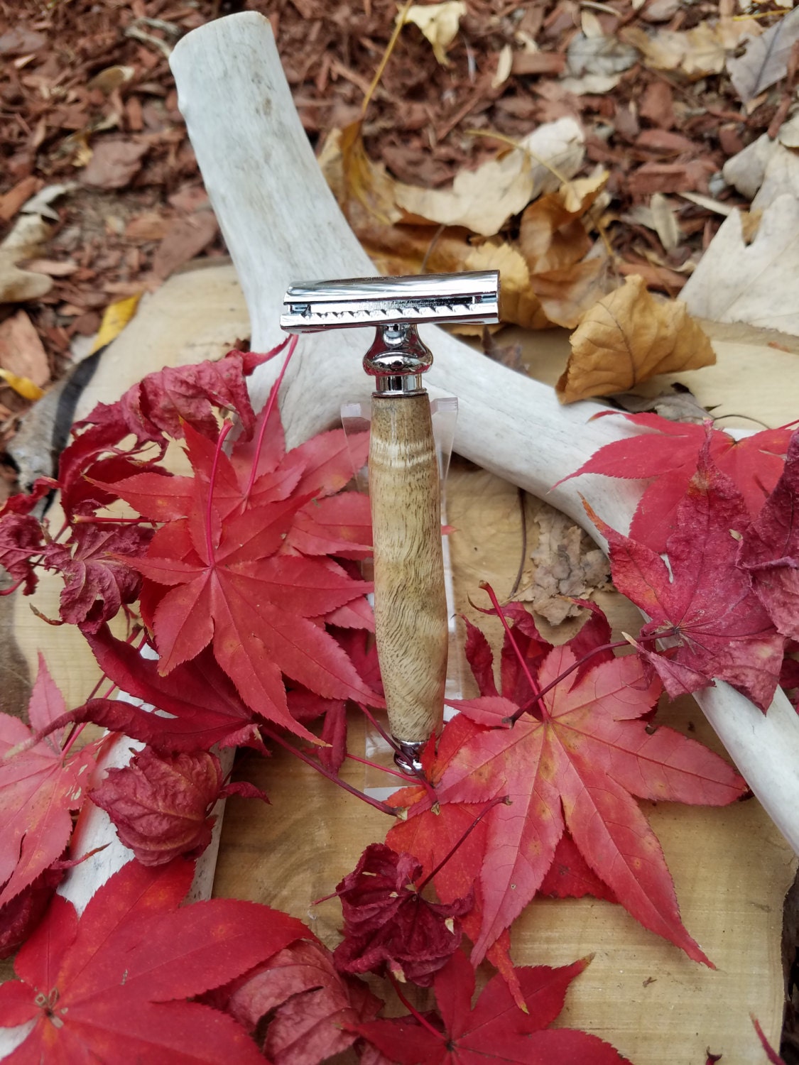 Artisan classic double edge razor made from myrtlewood