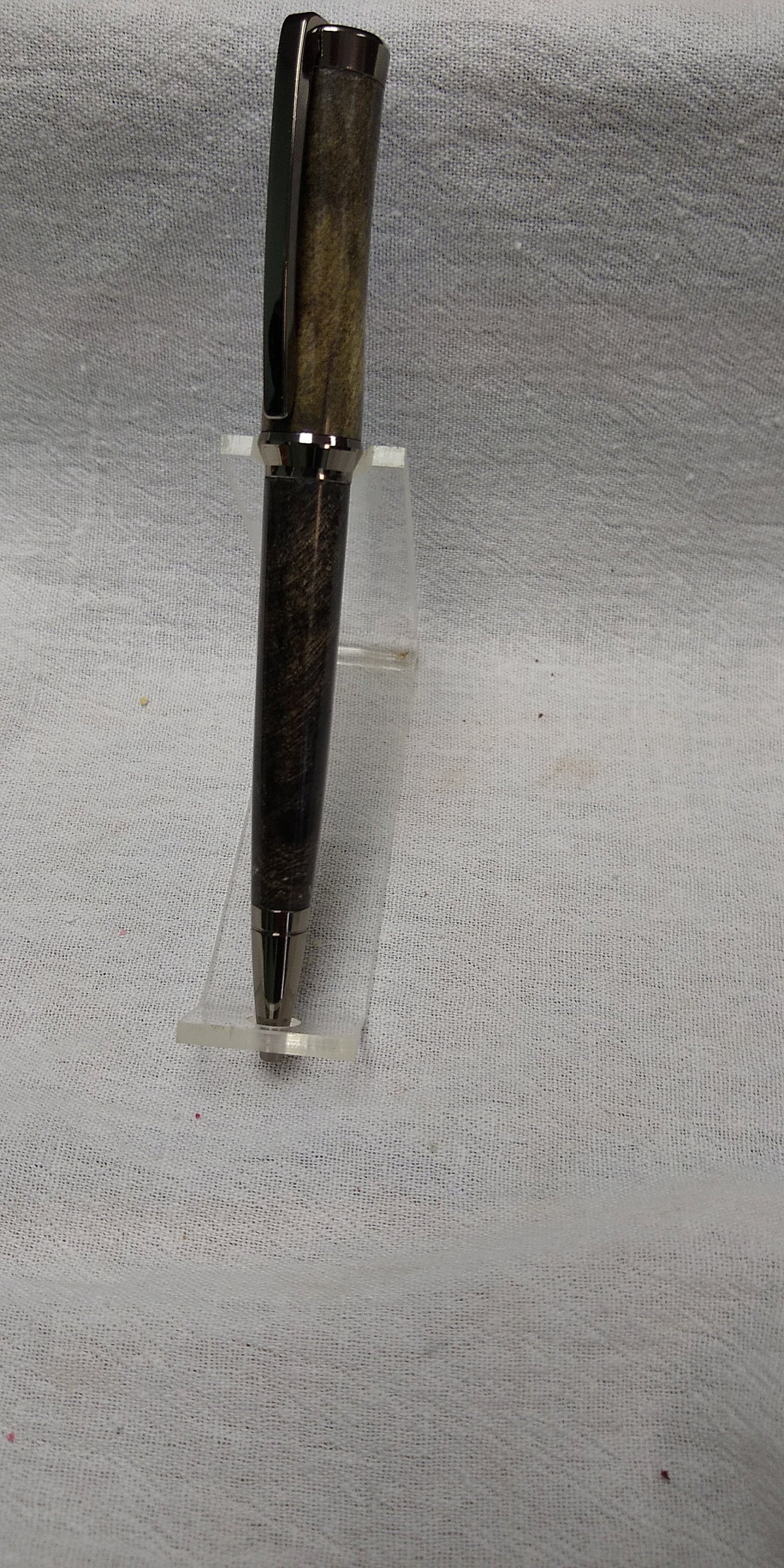 Concava pen made from buckeye burl