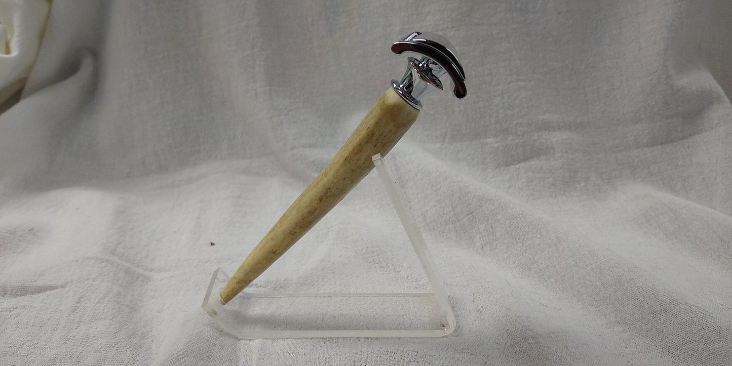 Double edge safety razor made from white tail deer antler tine