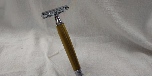 Knurled double edge safety razor made from Staghorn Sumac