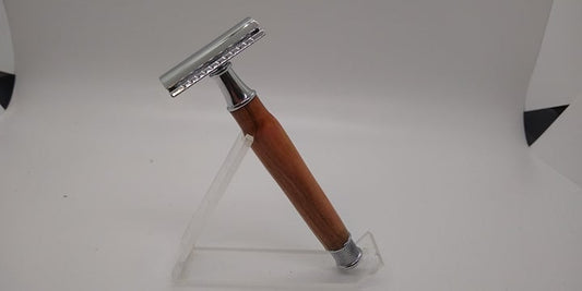 Knurled double edge safety razor made from stabilized cherry