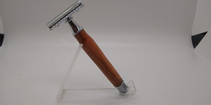 Knurled double edge safety razor made from stabilized cherry